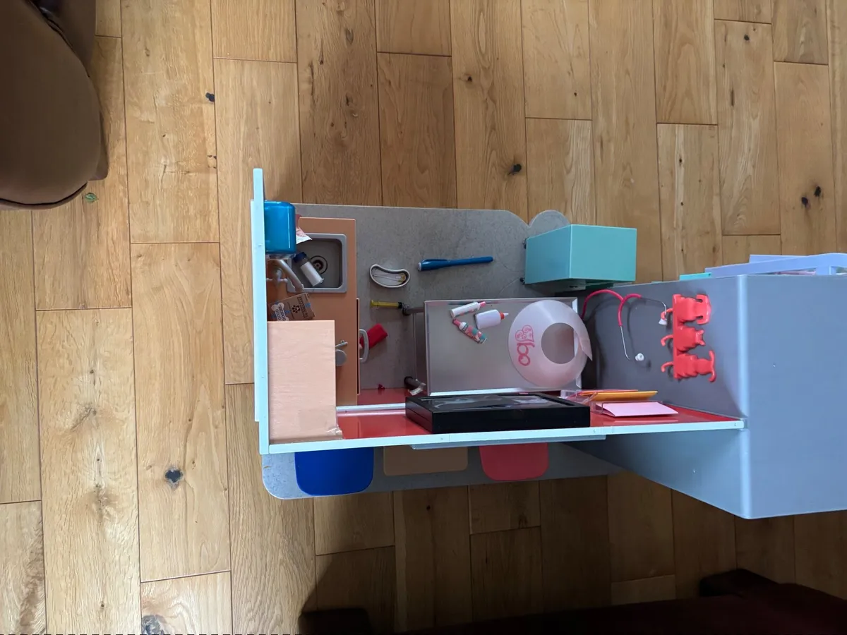Generation dolls vet table - Image 2