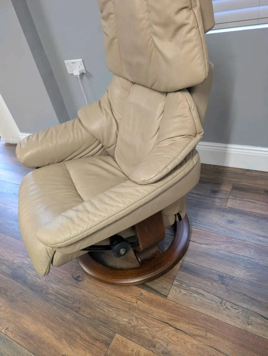 Ekornes Stressless Reno Swivel Leather Recliner - Image 4