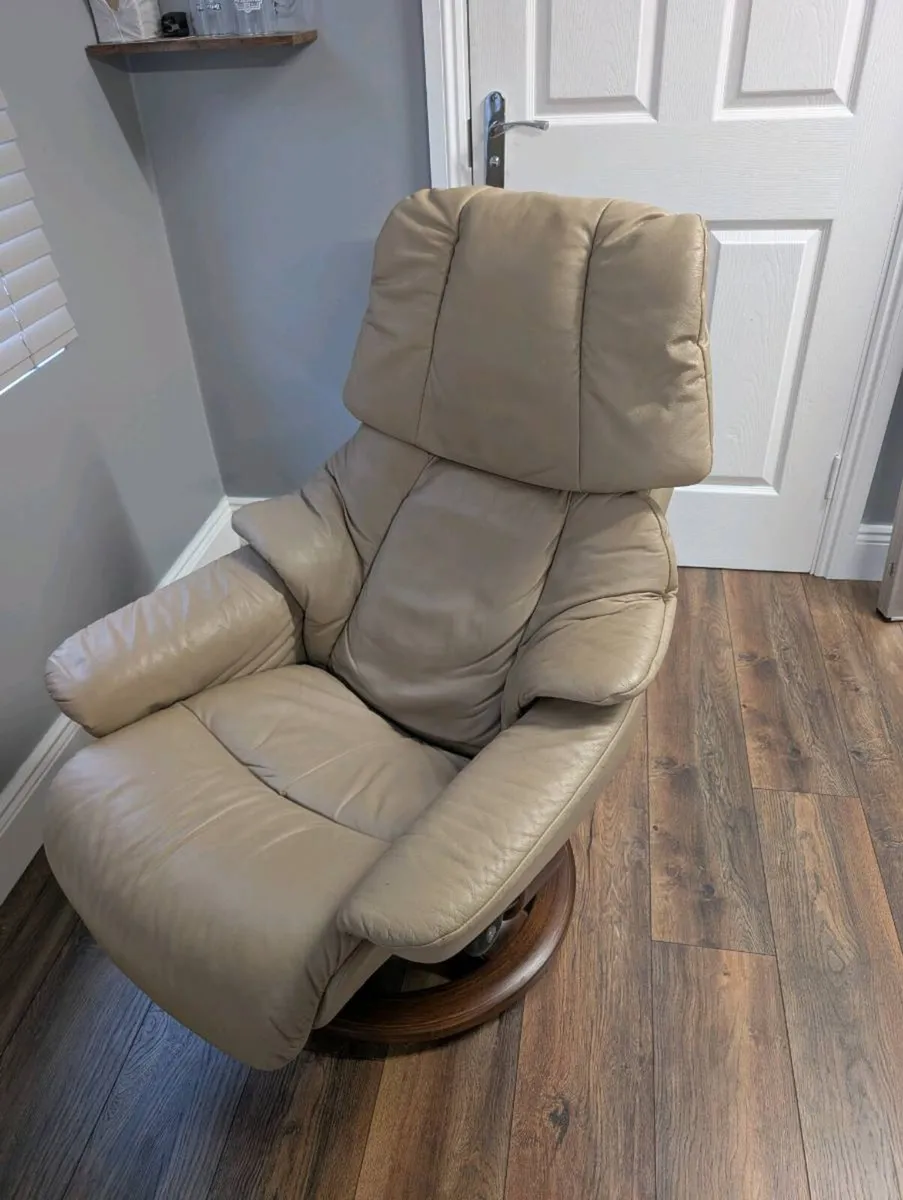 Ekornes Stressless Reno Swivel Leather Recliner - Image 2
