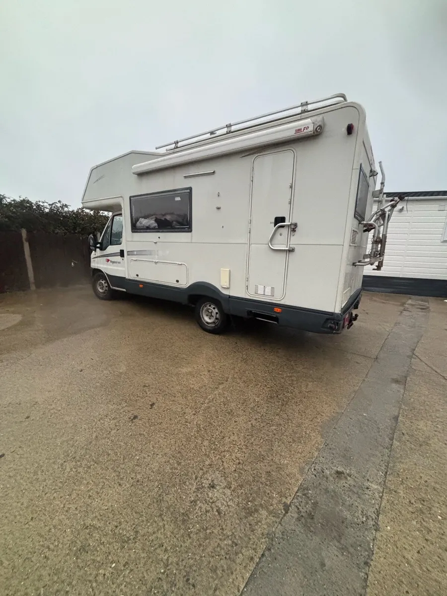 Camper - Image 2