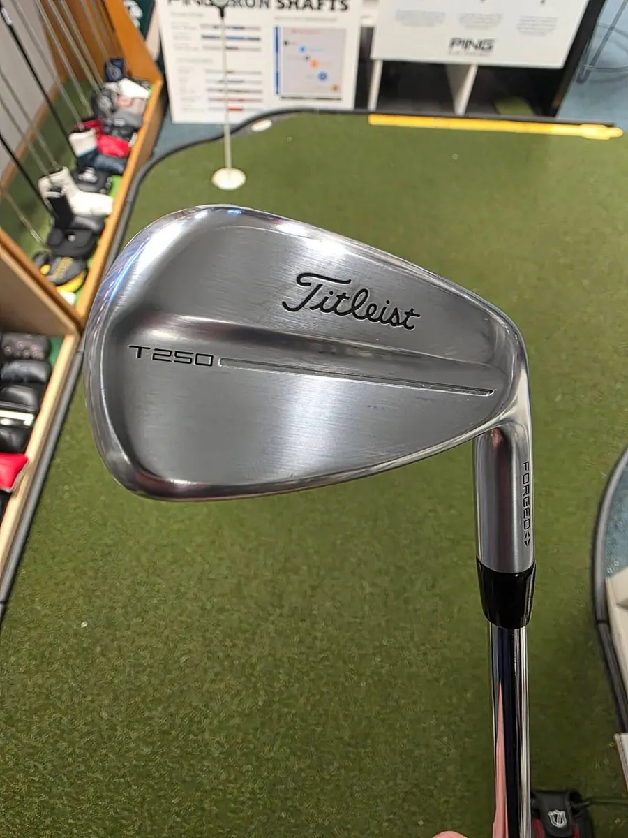 Titleist T250 4G Irons - Image 1
