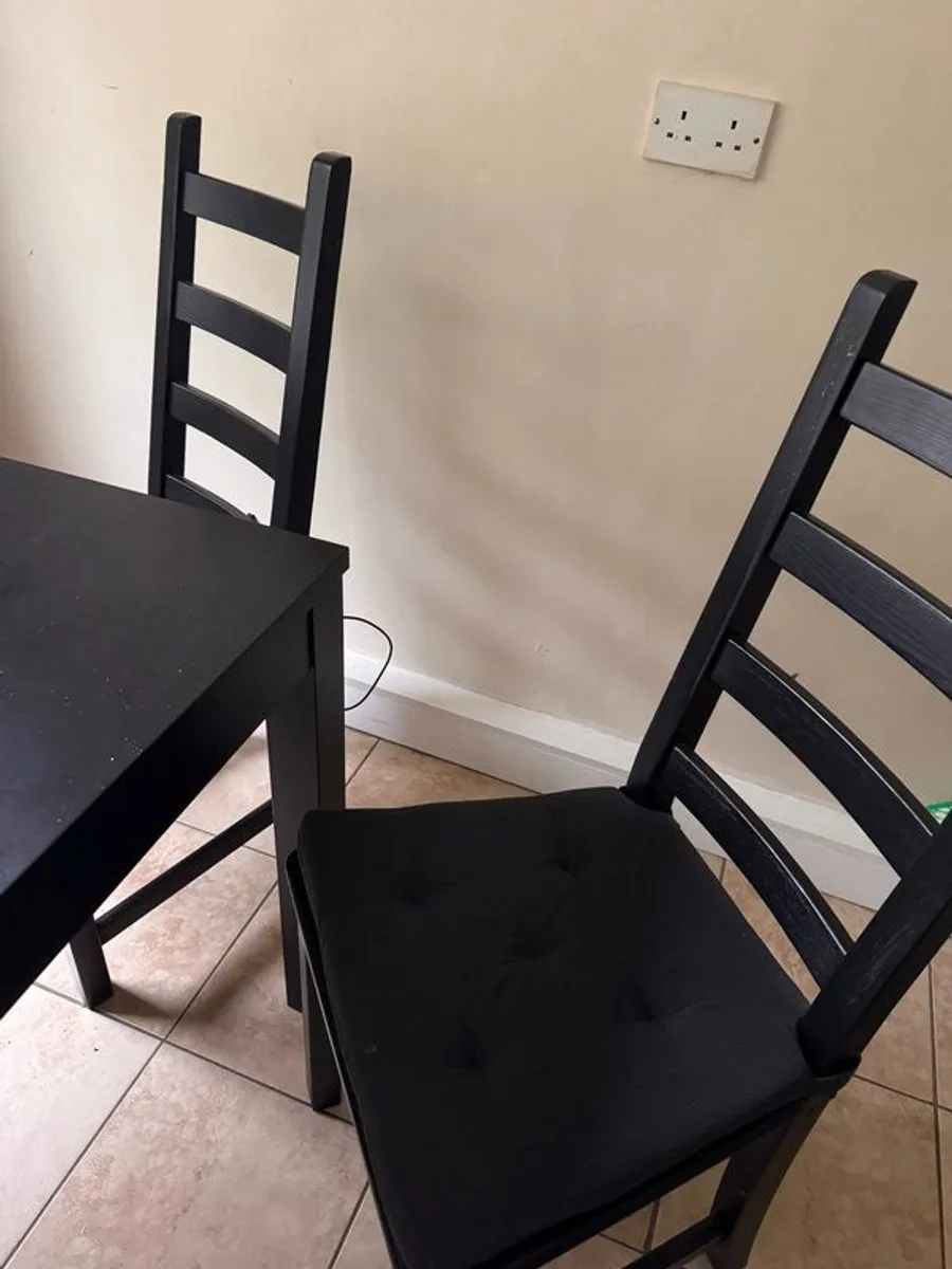 ikea table and 6 chairs