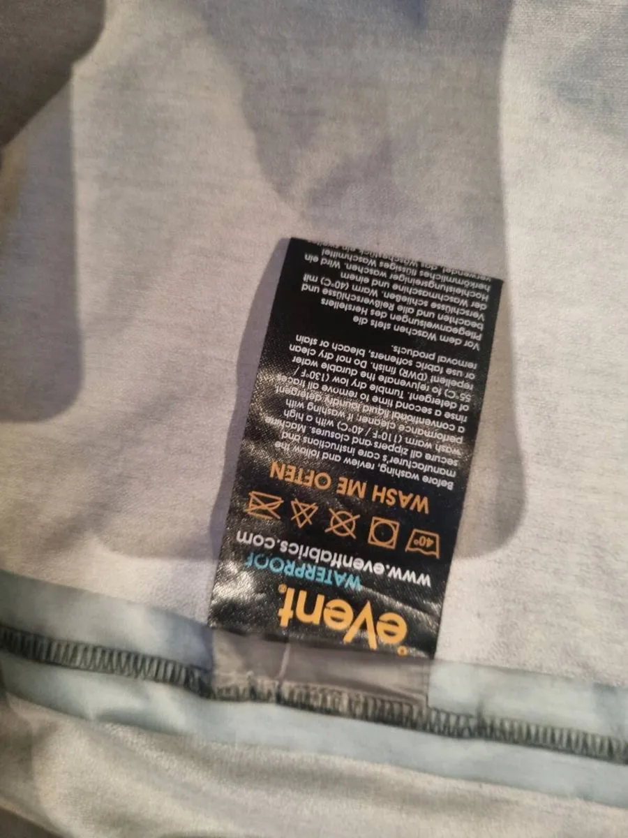Velo Rain Jacket - Image 3