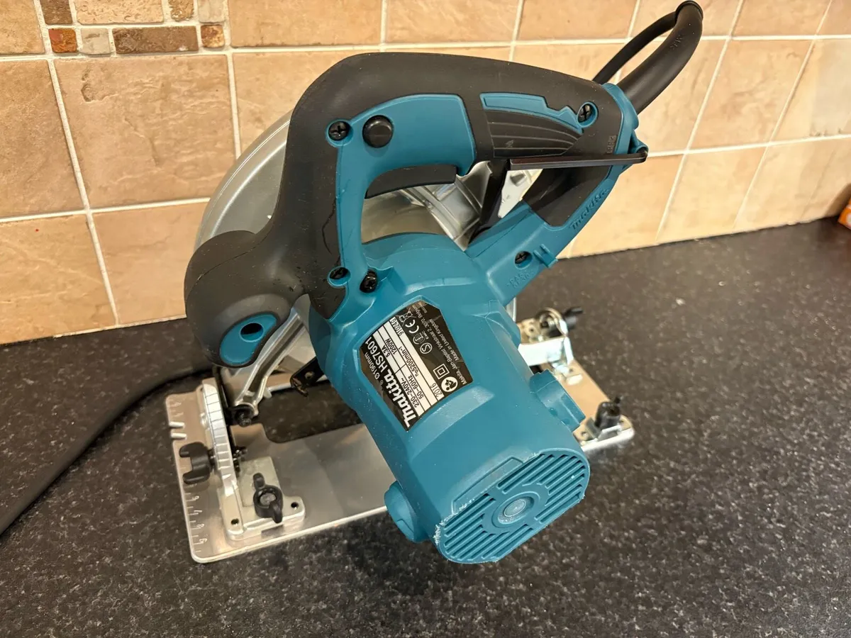 Makita HS7601J Circular Saw 230V - Image 2
