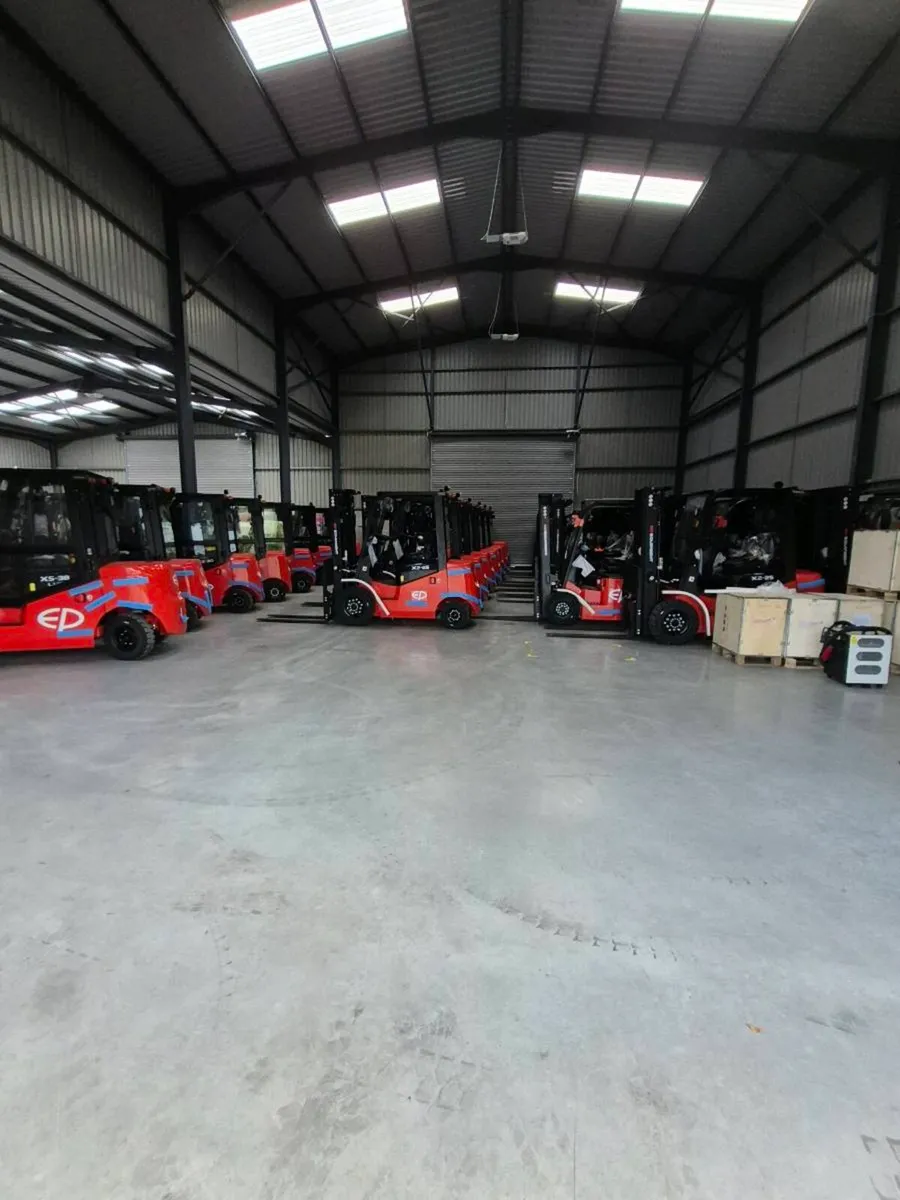 Forklift - Image 4