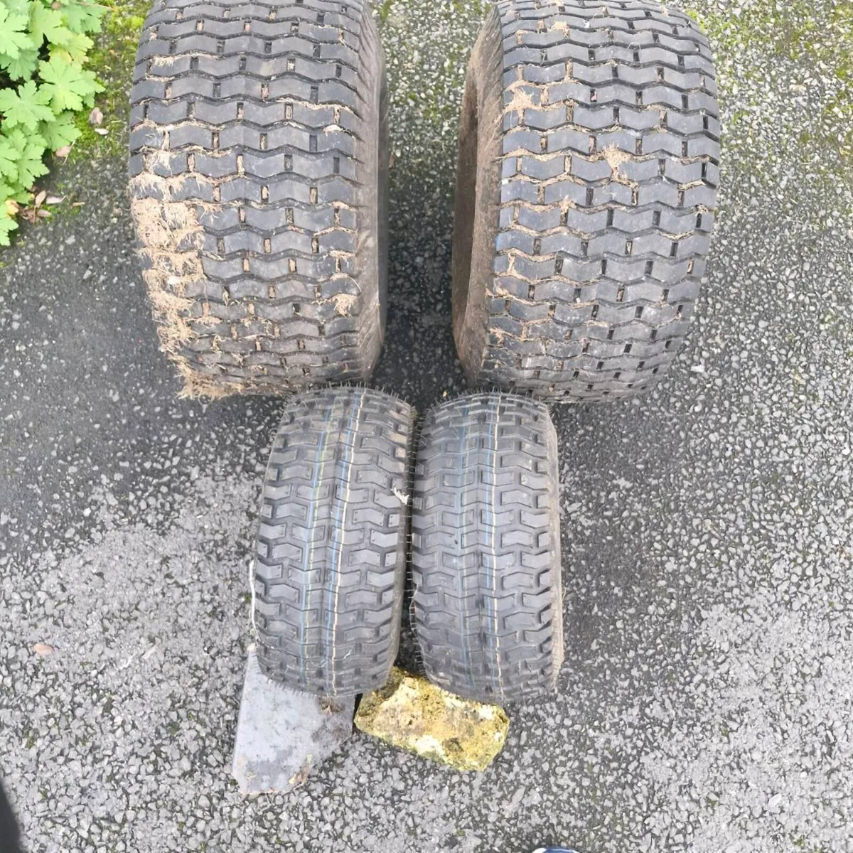 LT1000 Craftsman mower tyres