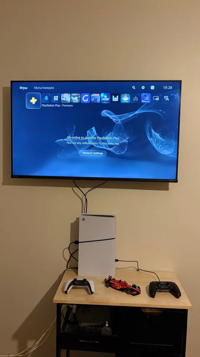 PS5 Slim 1TB Disc Edition + 2 Controllers + Box - Image 2