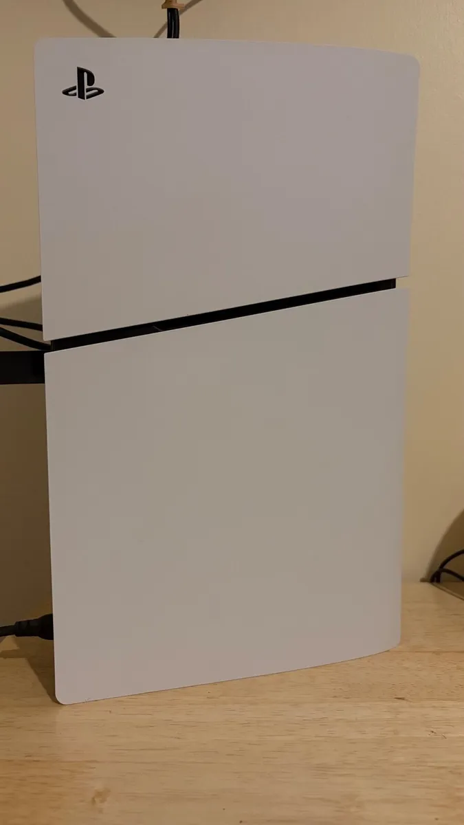 PS5 Slim 1TB Disc Edition + 2 Controllers + Box - Image 3