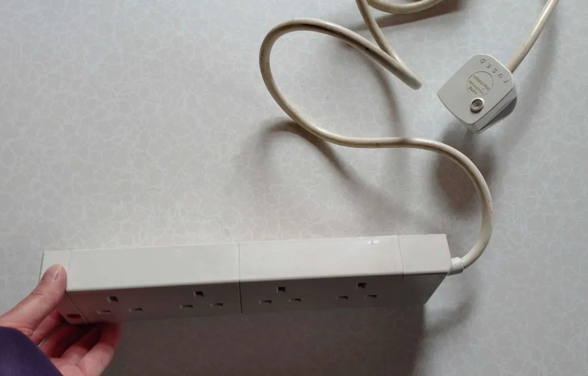 4 WAY SOCKET ADAPTER (USED). - Image 2