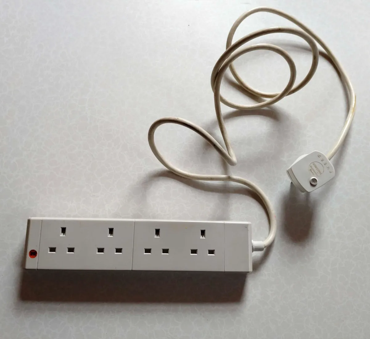4 WAY SOCKET ADAPTER (USED). - Image 1