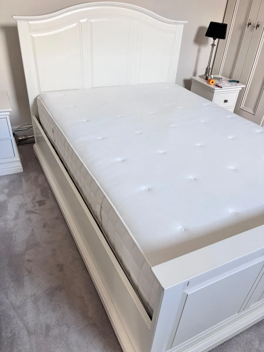 Bed - Image 2