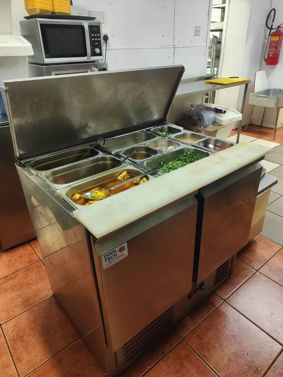Takeaway / Restaurant for Sale - Image 1