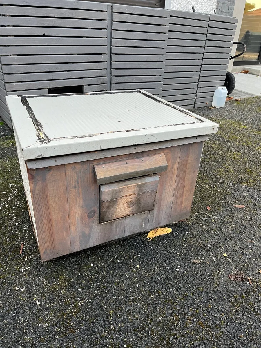 Dog house - Image 1