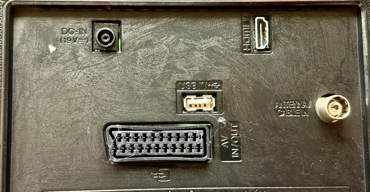 32 LG Television - Image 3