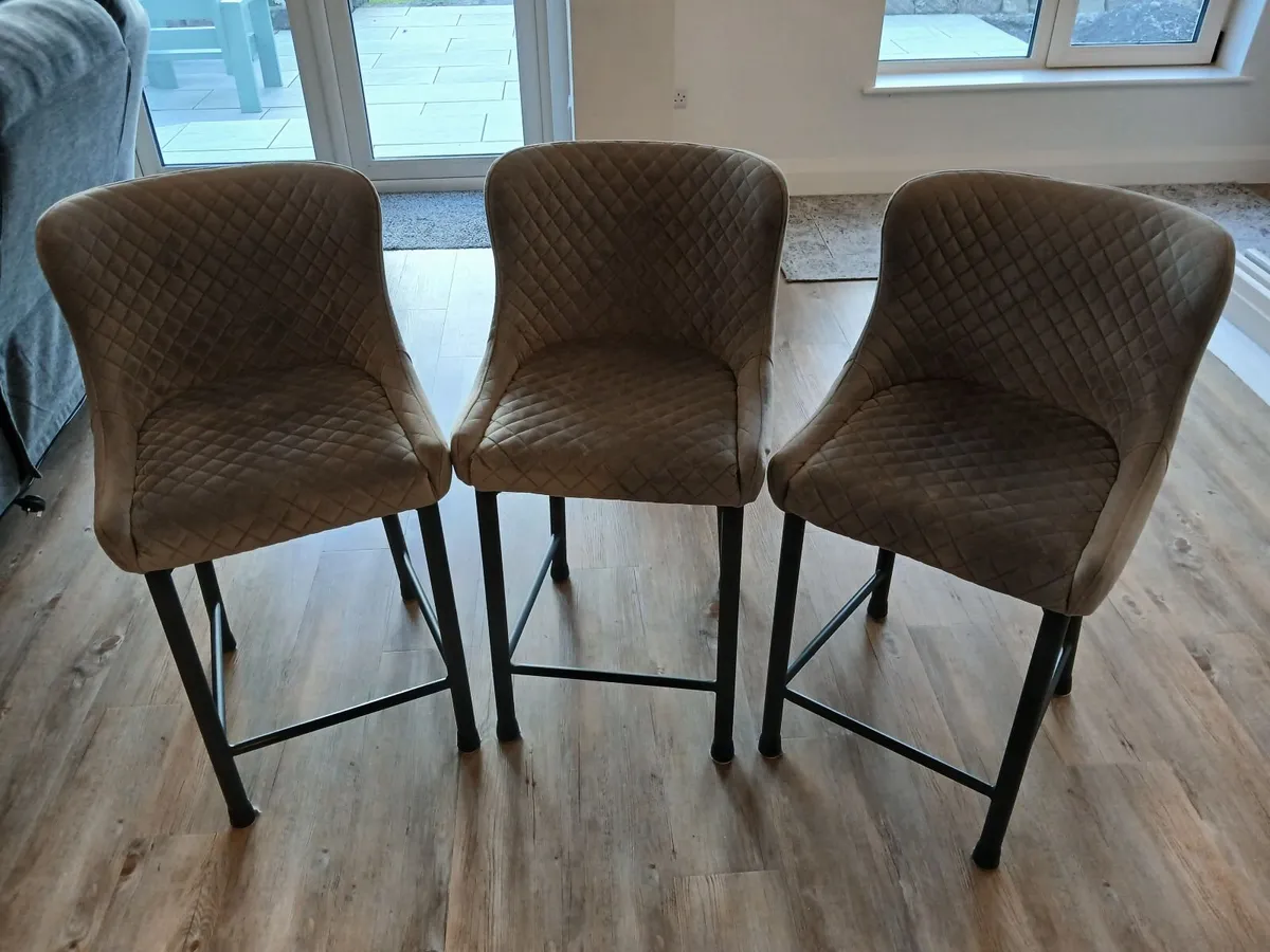 Ottowa kitchen counter stools light grey velvet - Image 2