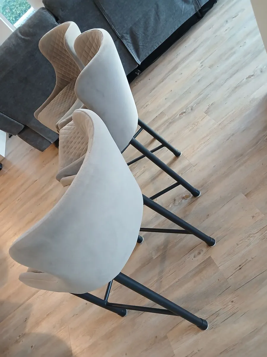 Ottowa kitchen counter stools light grey velvet - Image 4