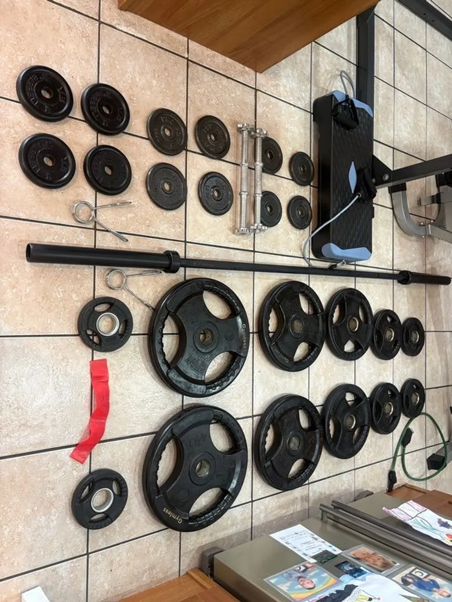 Beautiful Full Gym Weightlifting Set Up, Power Rack, Olympic Bumper Weights, Bench + Dumbbells +more - Image 2