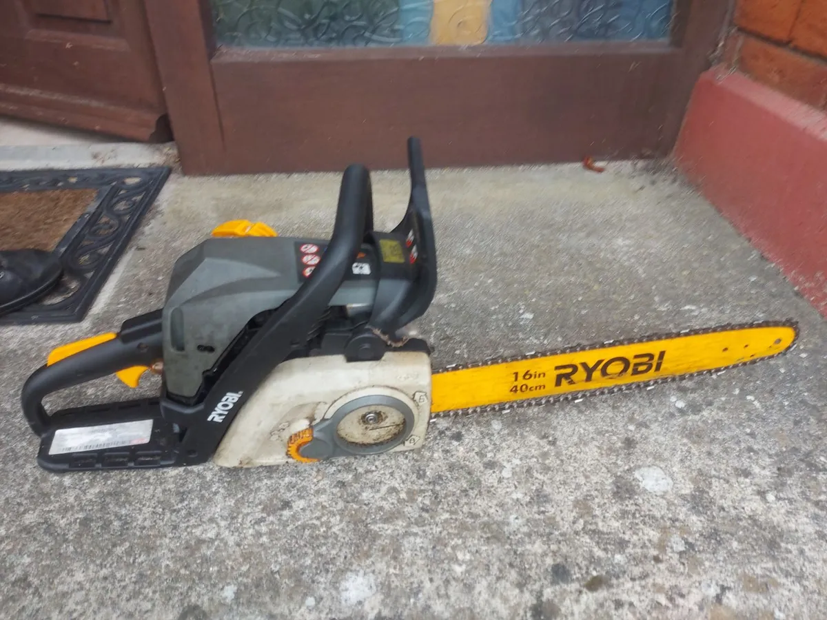 RYOBI 40cc, 112db, 16 inch, Petrol Chainsaw - Image 1