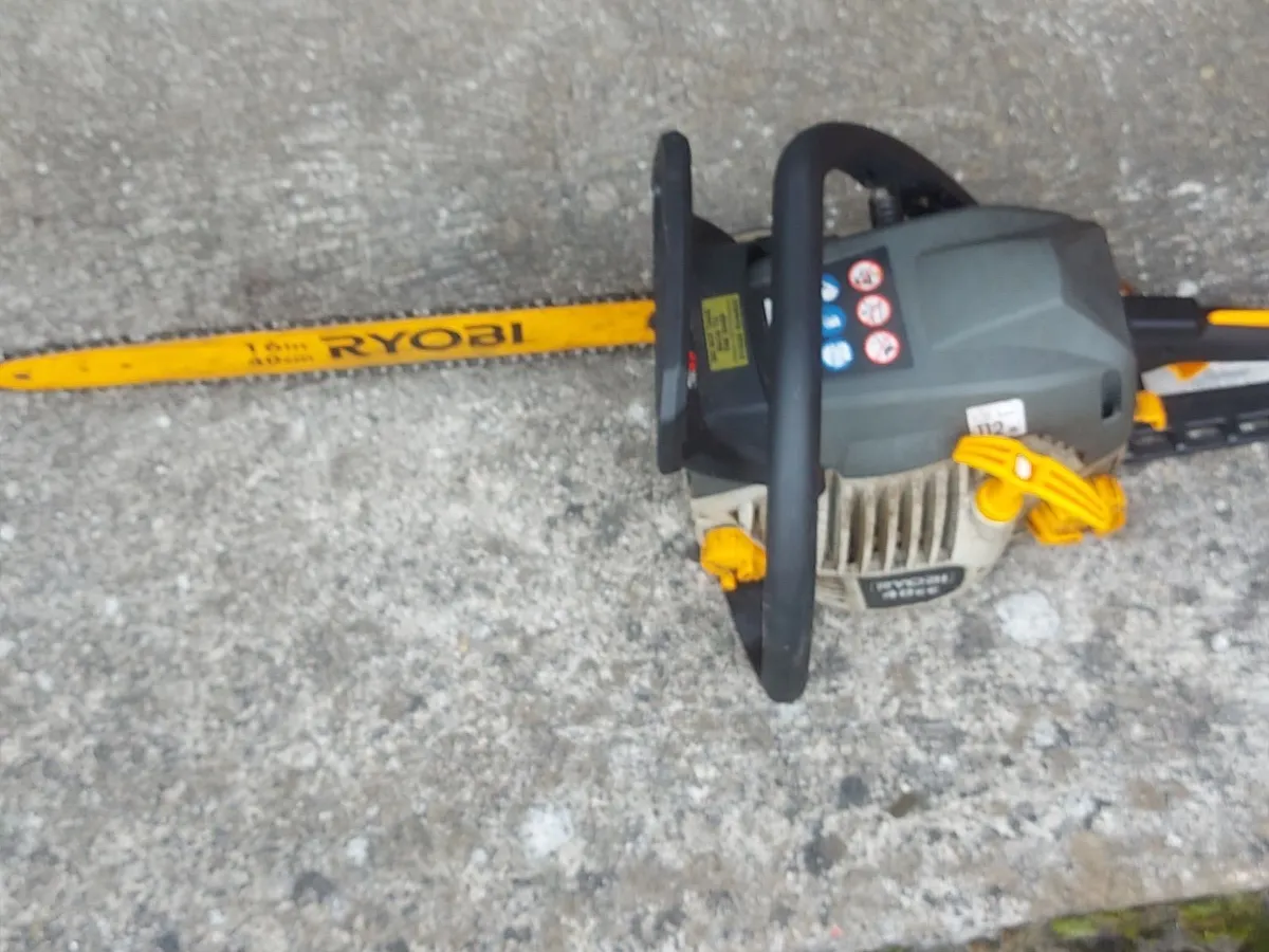 RYOBI 40cc, 112db, 16 inch, Petrol Chainsaw - Image 2