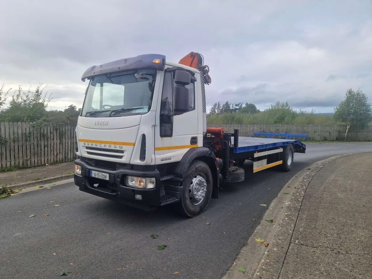 2011 iveco crane/plant body - Image 2