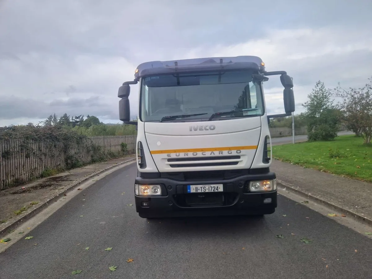 2011 iveco crane/plant body - Image 3