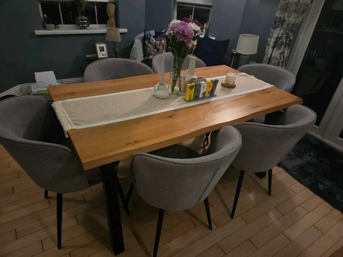 Table and 6 chairs - Image 1