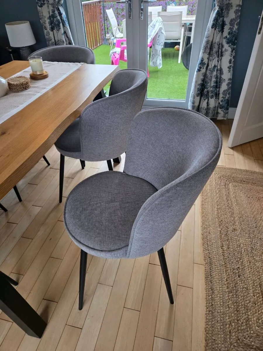 Table and 6 chairs - Image 2
