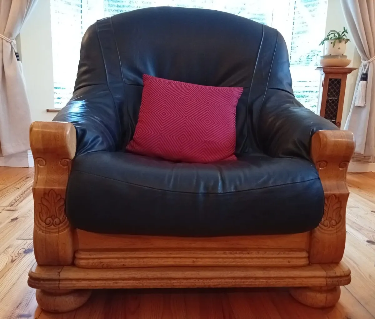 Carved Oak 3+2+1 Leather Suite – Reupholstered - Image 2