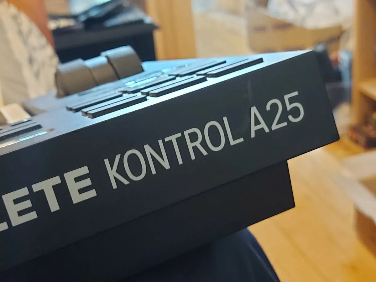 KOMPLETE KONTROL A25 Keyboard Controller - Image 3