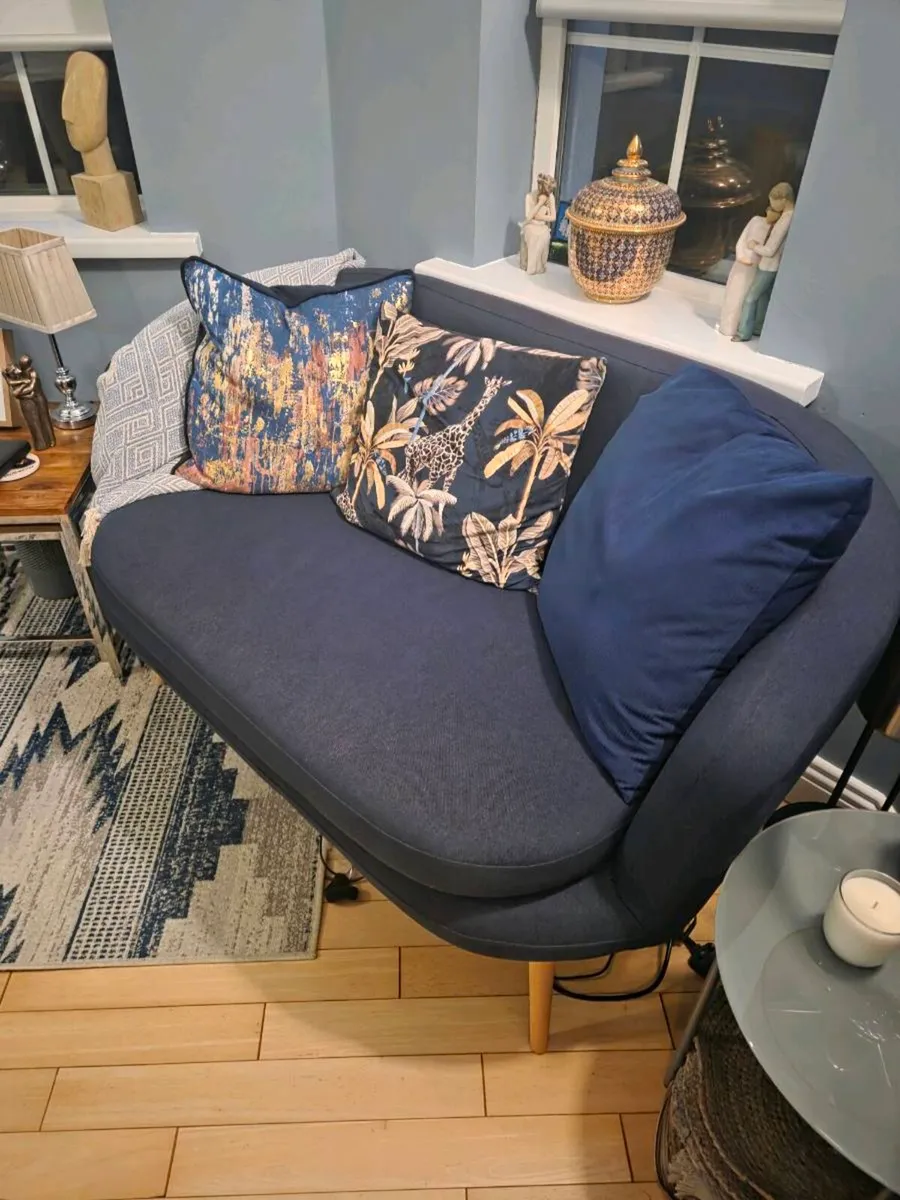 Table and 6 chairs - Image 4