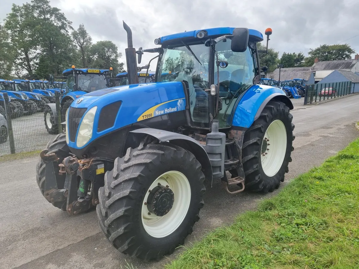 2011 New Holland T7050 - Image 2