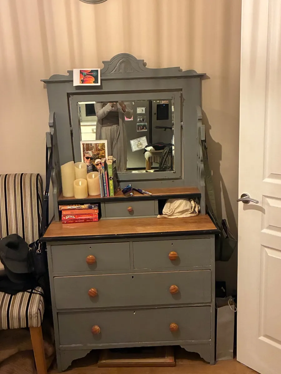Dresser for kitchen or bedroom - Image 1