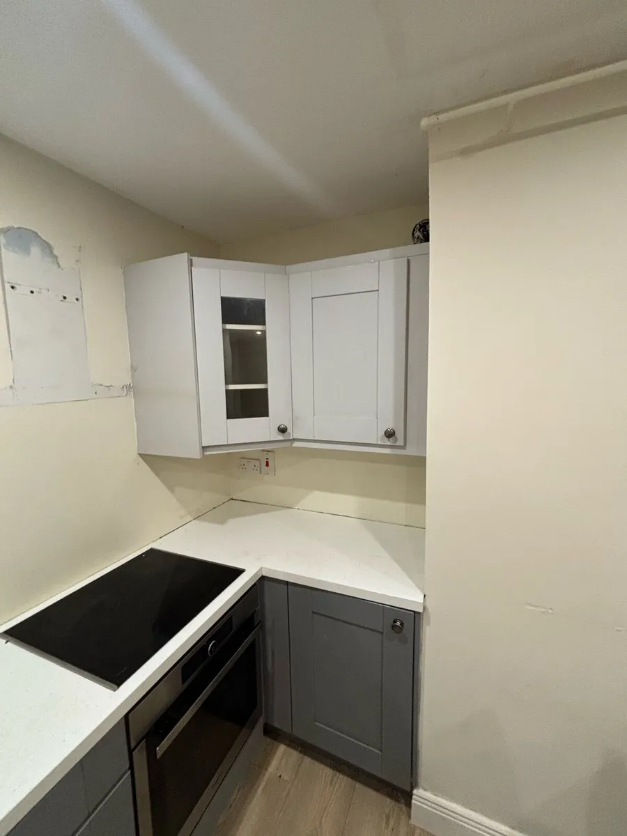Oven, Hob and Kitchen Units. - Image 2