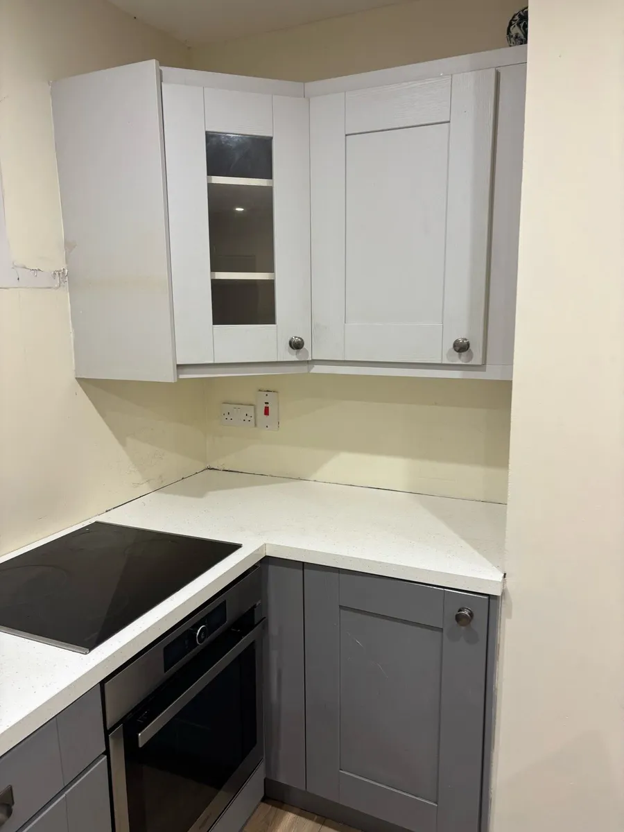 Oven, Hob and Kitchen Units. - Image 4