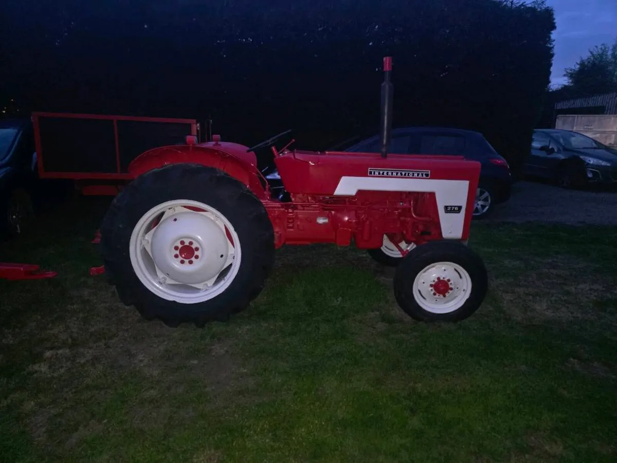 Vintage Tractor - Image 2
