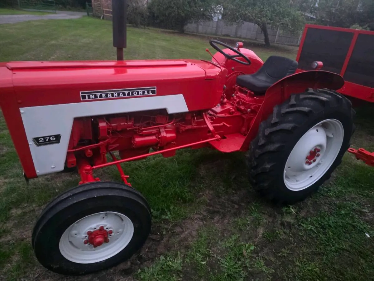 Vintage Tractor - Image 1
