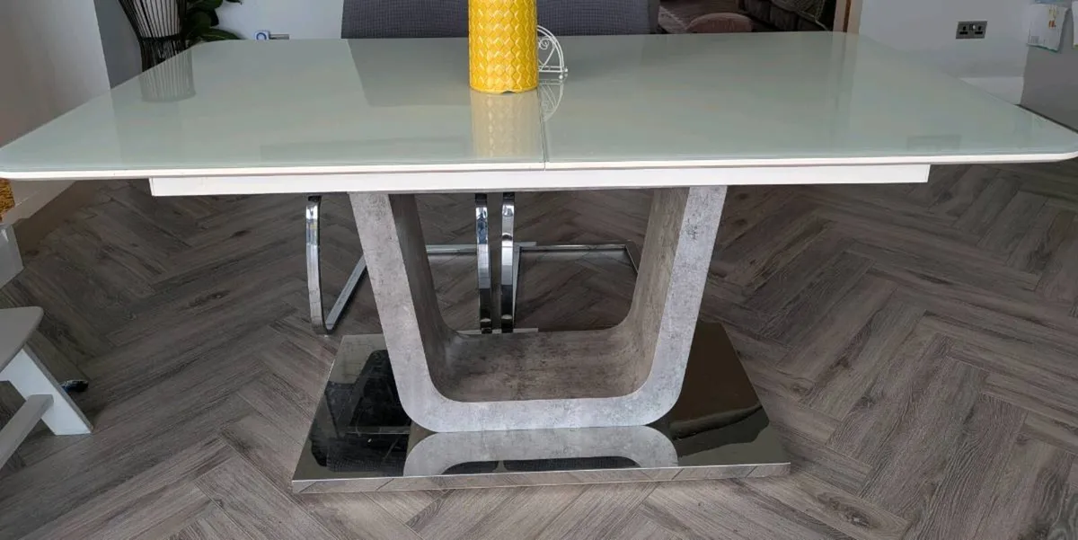 Dining room furniture - Image 1