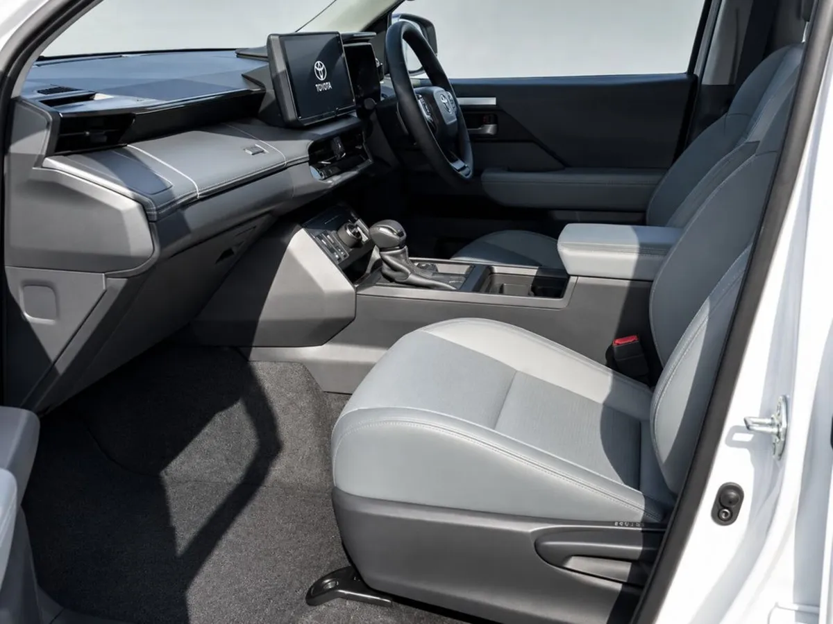 Toyota Hilux 2.8 Diesel, New Brand, Z ADVENTURE, A - Image 4