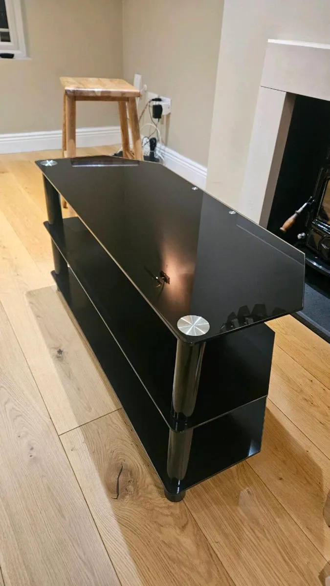 TV stand - Image 2