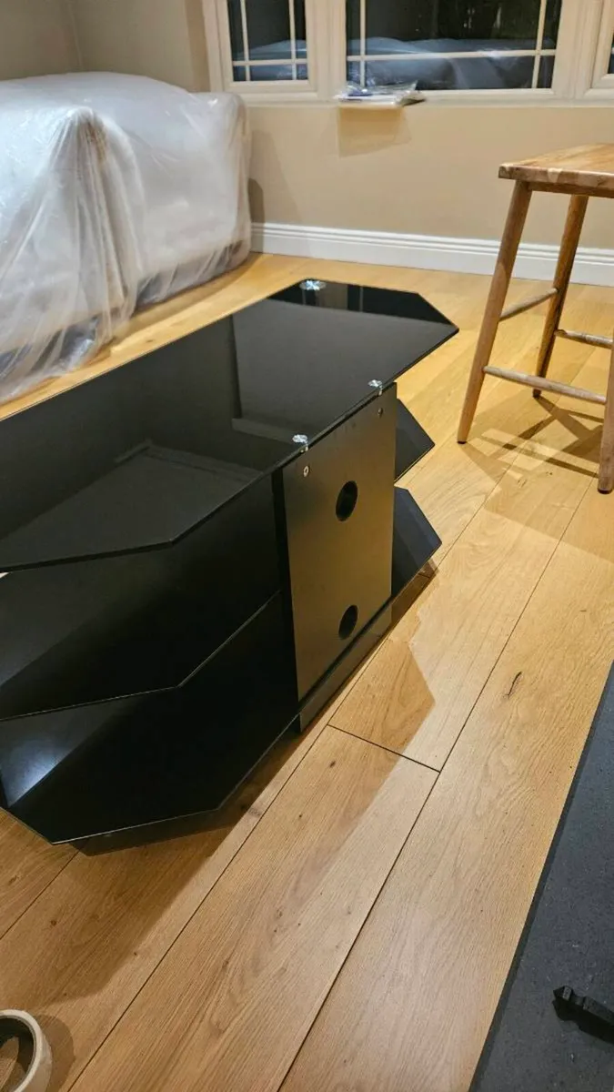 TV stand - Image 3