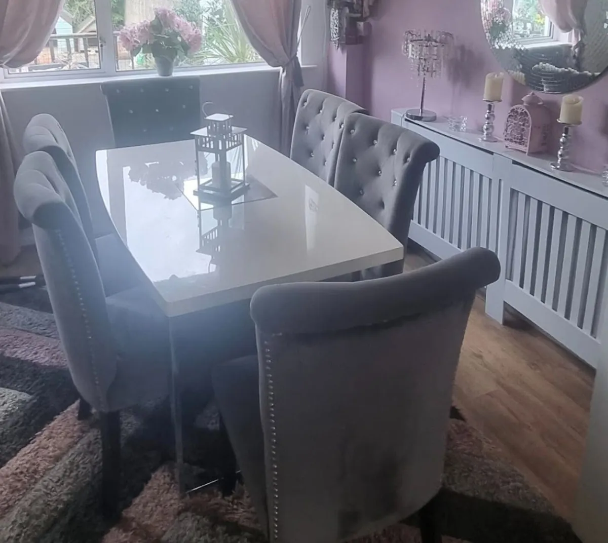 Table and chairs - Image 1