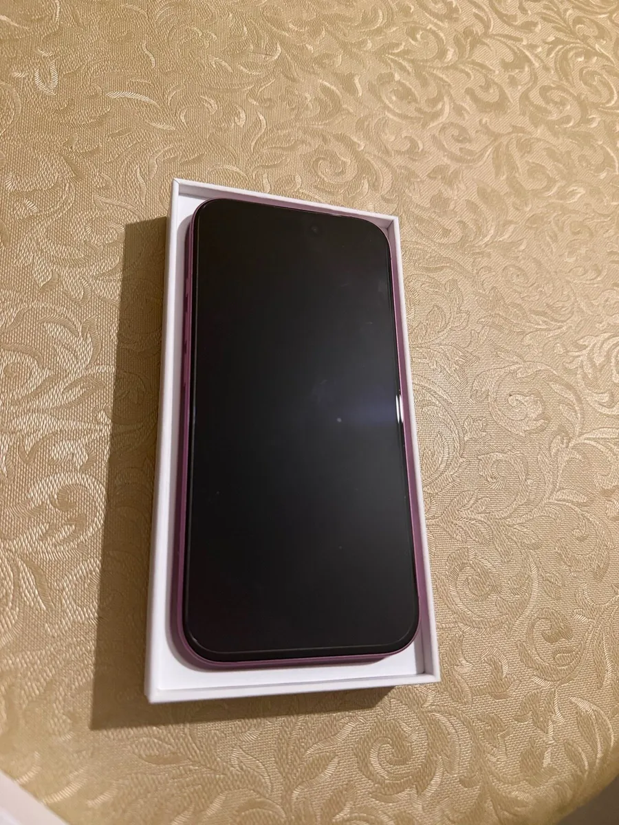 iPhone 16 - Image 2