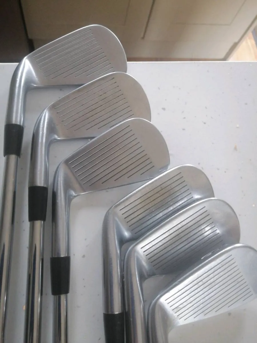 Lovely set of Titleist irons. - Image 2