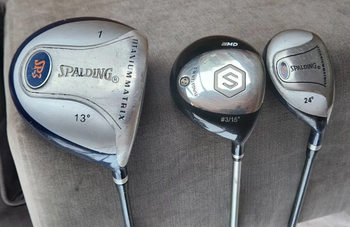 Lady's Golf set. 3 x woods, 9 x irons, putter, bag - Image 2
