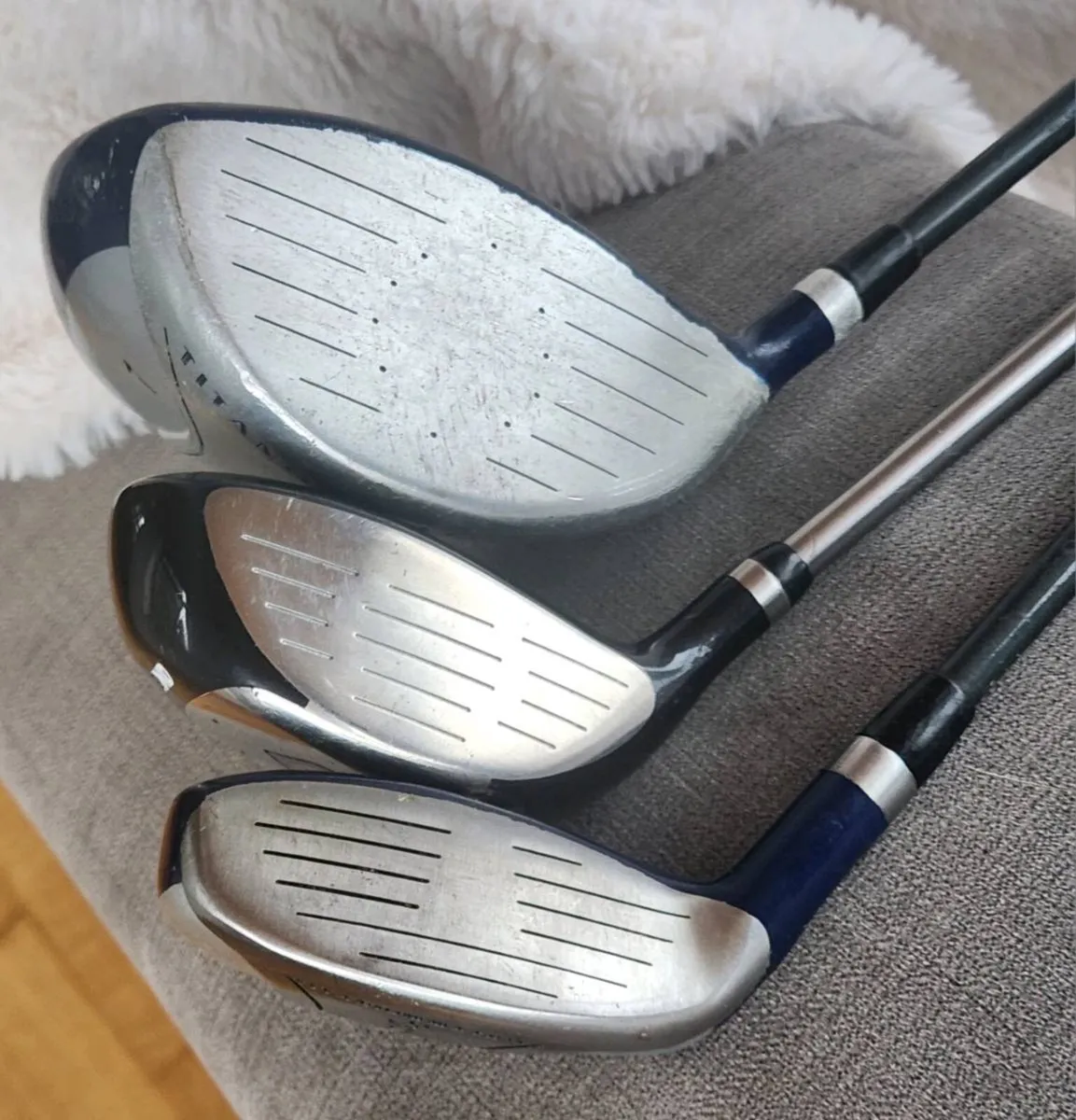 Lady's Golf set. 3 x woods, 9 x irons, putter, bag - Image 3