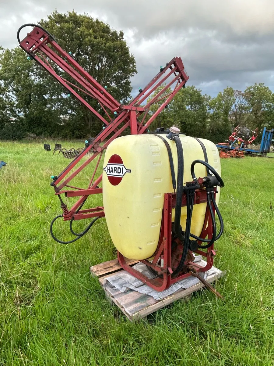 Hardi sprayer 600 litre tank - Image 1
