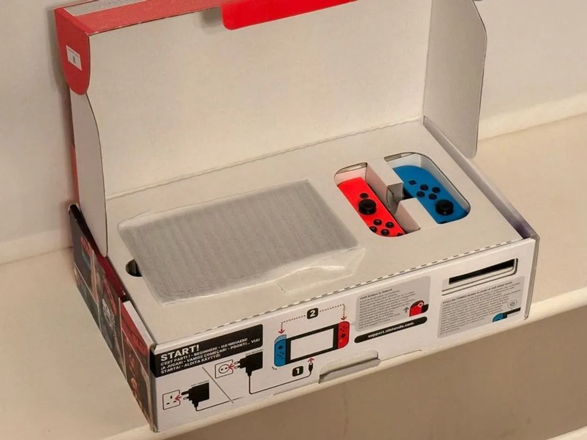 Nintendo Switch - Image 2