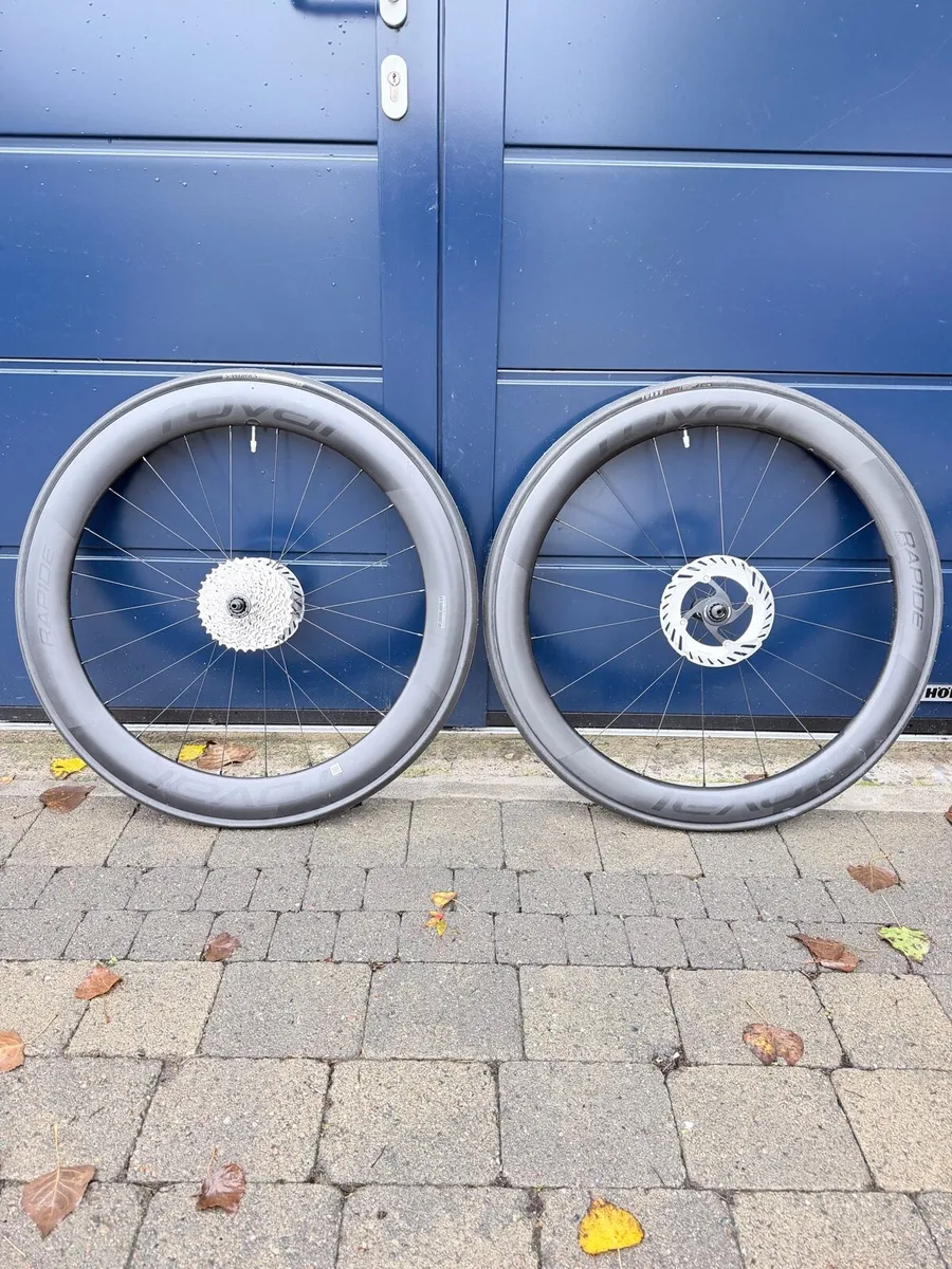 Carbon bicycle wheels - Image 1