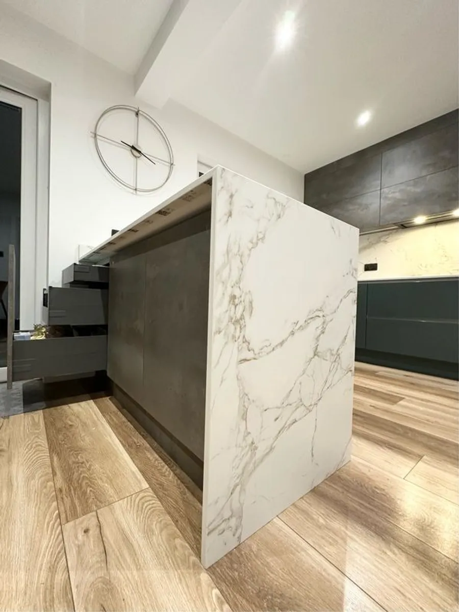 Kitchen with appliances for sale - Image 2