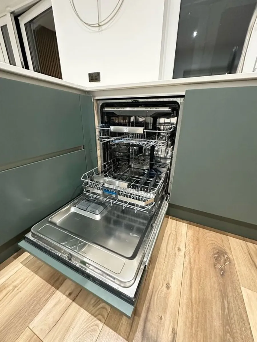Kitchen with appliances for sale - Image 4